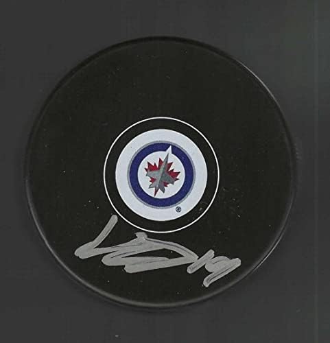 Дейвид Густафсон подписа шайбата Уинипег Джетс - за Миене на НХЛ с автограф