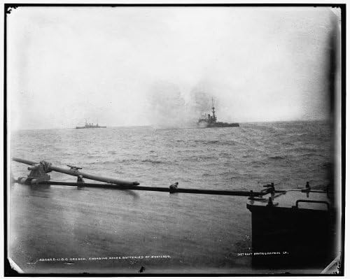 Снимка: USS Oregon, като се бие с разположените на сушата батерии, Сантяго де Куба, Бойни кораби, Военни действия, 1898